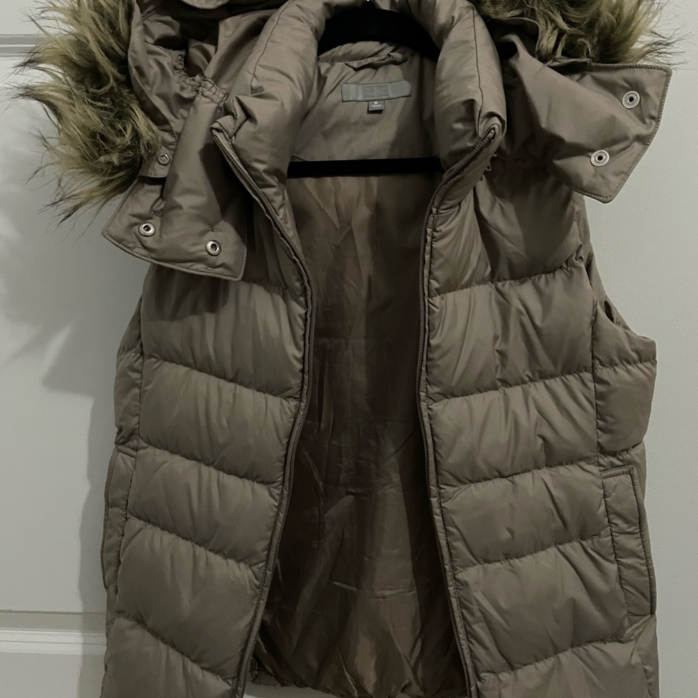 Uniqlo poofy vest